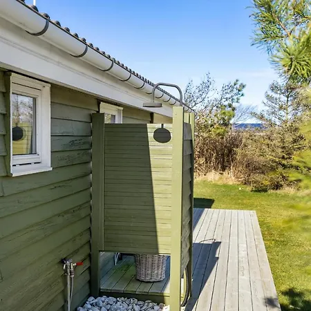 3 Bedroom Nice In Holiday home *